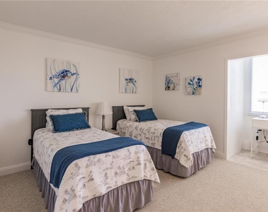 1055 W Peppertree Drive - Photo Thumbnail 19