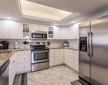 1055 W Peppertree Drive - Photo Thumbnail 4
