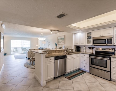 1055 W Peppertree Drive - Photo Thumbnail 2