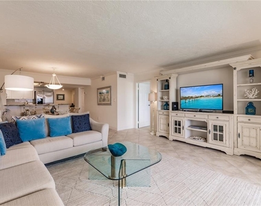 1055 W Peppertree Drive - Photo Thumbnail 14