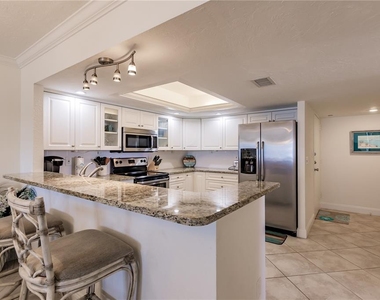 1055 W Peppertree Drive - Photo Thumbnail 3