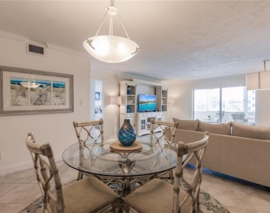 1055 W Peppertree Drive - Photo Thumbnail 11