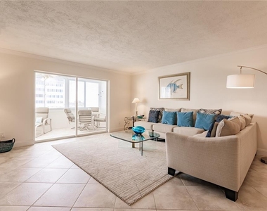 1055 W Peppertree Drive - Photo Thumbnail 12