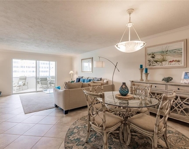 1055 W Peppertree Drive - Photo Thumbnail 9