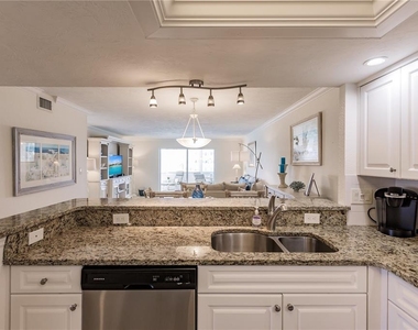 1055 W Peppertree Drive - Photo Thumbnail 6