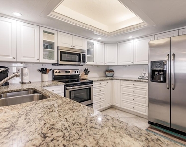 1055 W Peppertree Drive - Photo Thumbnail 8