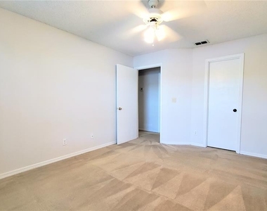 1079 S Hiawassee Road - Photo Thumbnail 12