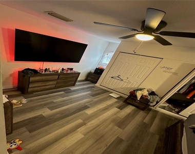 1011 Gerona Avenue - Photo Thumbnail 14