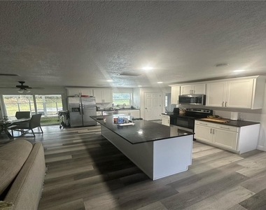 1011 Gerona Avenue - Photo Thumbnail 13