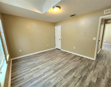4017 Longworth Loop - Photo Thumbnail 8