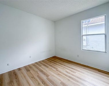 402 Sunset View Drive - Photo Thumbnail 14