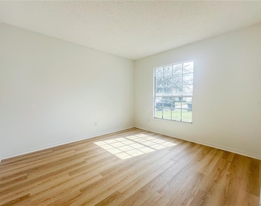402 Sunset View Drive - Photo Thumbnail 7