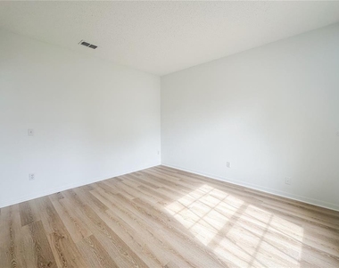 402 Sunset View Drive - Photo Thumbnail 8