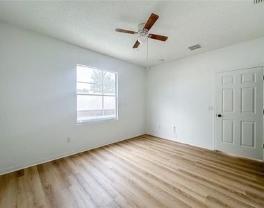 402 Sunset View Drive - Photo Thumbnail 12