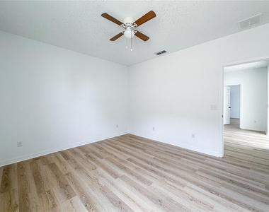 402 Sunset View Drive - Photo Thumbnail 17