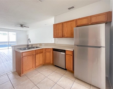 402 Sunset View Drive - Photo Thumbnail 3
