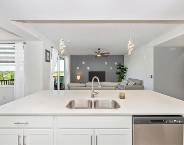 12240 Wellen Golf Street - Photo Thumbnail 11