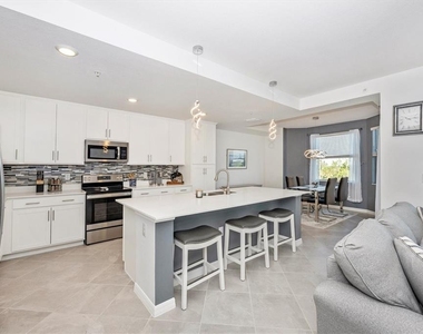 12240 Wellen Golf Street - Photo Thumbnail 5