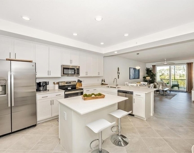 12240 Wellen Golf Street - Photo Thumbnail 2