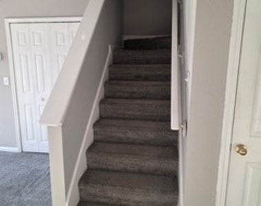 325 Brookview Drive - Photo Thumbnail 8