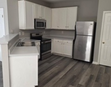 325 Brookview Drive - Photo Thumbnail 9