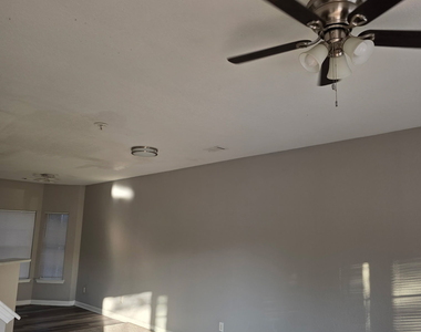 325 Brookview Drive - Photo Thumbnail 7