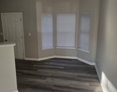 325 Brookview Drive - Photo Thumbnail 2