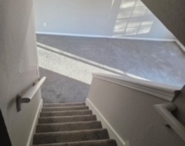 325 Brookview Drive - Photo Thumbnail 5