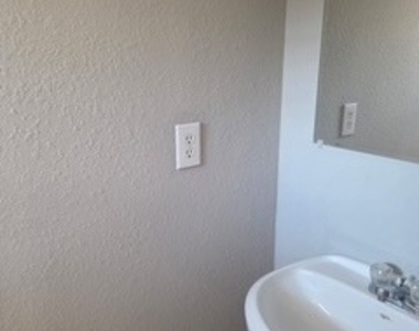 325 Brookview Drive - Photo Thumbnail 3