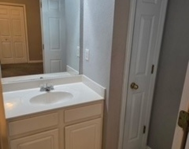 325 Brookview Drive - Photo Thumbnail 11