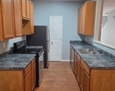 321 Brookview Drive - Photo Thumbnail 4