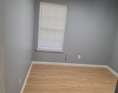 321 Brookview Drive - Photo Thumbnail 10