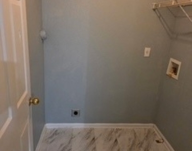 321 Brookview Drive - Photo Thumbnail 7
