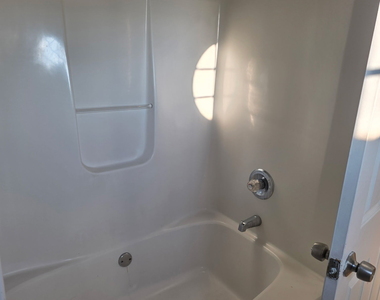 321 Brookview Drive - Photo Thumbnail 5