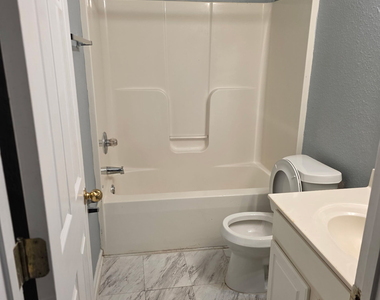321 Brookview Drive - Photo Thumbnail 8