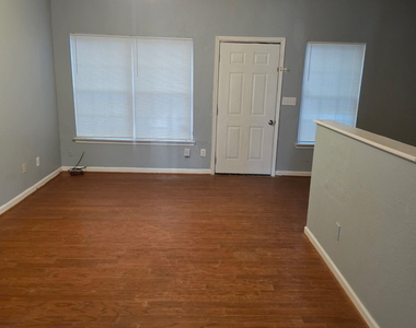 321 Brookview Drive - Photo Thumbnail 3
