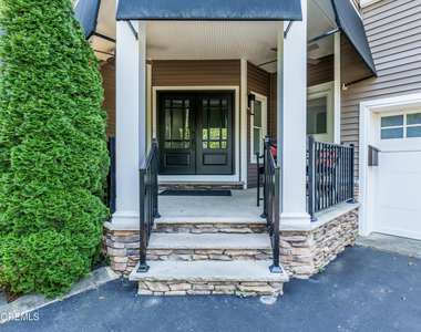 609 15th Avenue - Photo Thumbnail 2