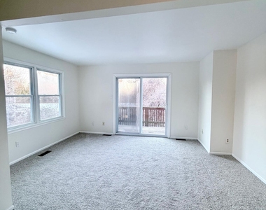 1511 Railroad Avenue - Photo Thumbnail 4