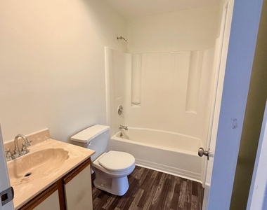 1511 Railroad Avenue - Photo Thumbnail 13