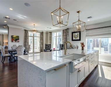 2555 N Pearl Street - Photo Thumbnail 9
