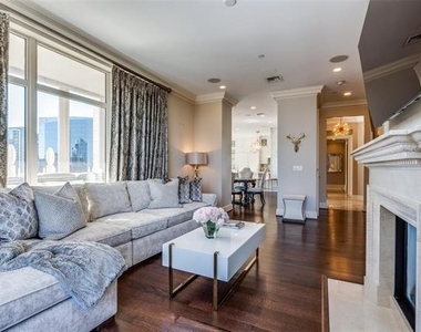 2555 N Pearl Street - Photo Thumbnail 1