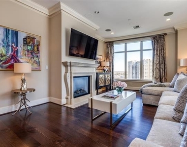 2555 N Pearl Street - Photo Thumbnail 3