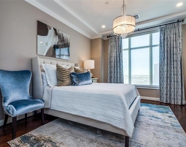 2555 N Pearl Street - Photo Thumbnail 14