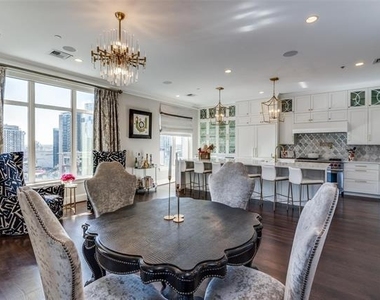 2555 N Pearl Street - Photo Thumbnail 6