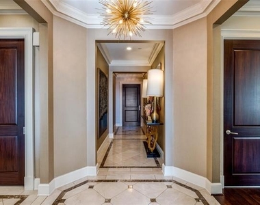 2555 N Pearl Street - Photo Thumbnail 2