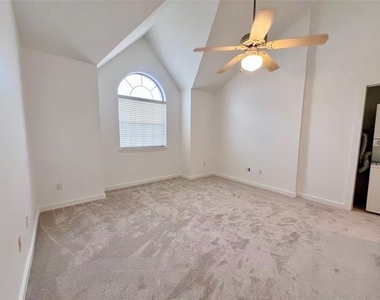 3901 Travis Street - Photo Thumbnail 11