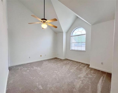 3901 Travis Street - Photo Thumbnail 8
