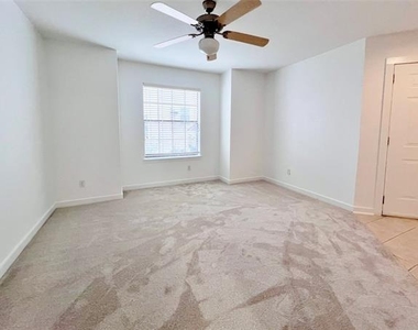 3901 Travis Street - Photo Thumbnail 6