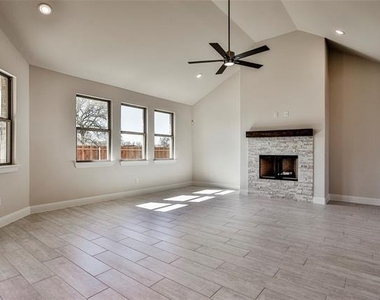 101 Gardenia Drive - Photo Thumbnail 8