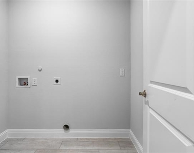 101 Gardenia Drive - Photo Thumbnail 27